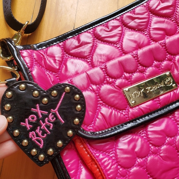 NWOT Betsey Johnson hot pink, red & black quilted hearts crossbody bag. - Picture 3 of 16